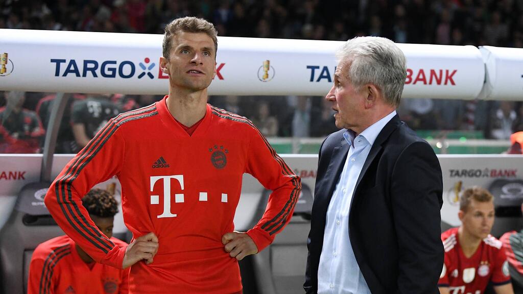 Thomas Müller (li.) wird den FC Bayern im Sommer verlassen (müssen) Thomas Müller (li.) wird den FC Bayern im Sommer verlassen (müssen)