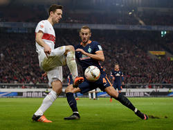 Christian Gentner (l.) bleibt dem VfB Suttgart auch in der 2. Liga treu