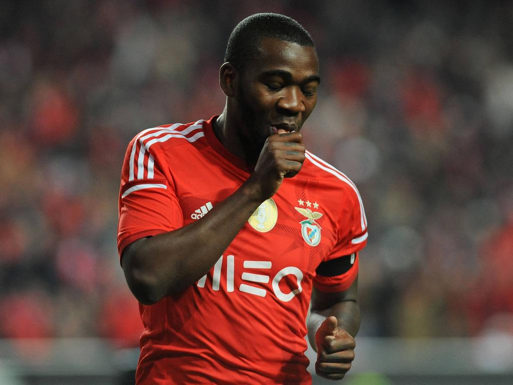 Ola John is blij met de 1-0 overwinning van SL Benfica op CD Nacional in de Taça da Liga. (30-12-2014)
