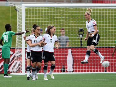 Celia Sasic (#13) marcó el primer gol de las alemanas ya en el minuto 3. (Foto: Getty)