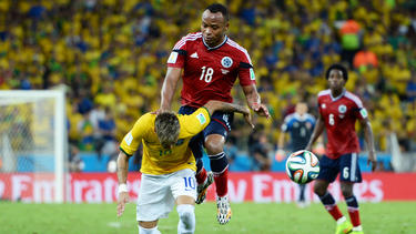 WM 2014: Hartes Einsteigen von Zuniga (r.) gegen Neymar