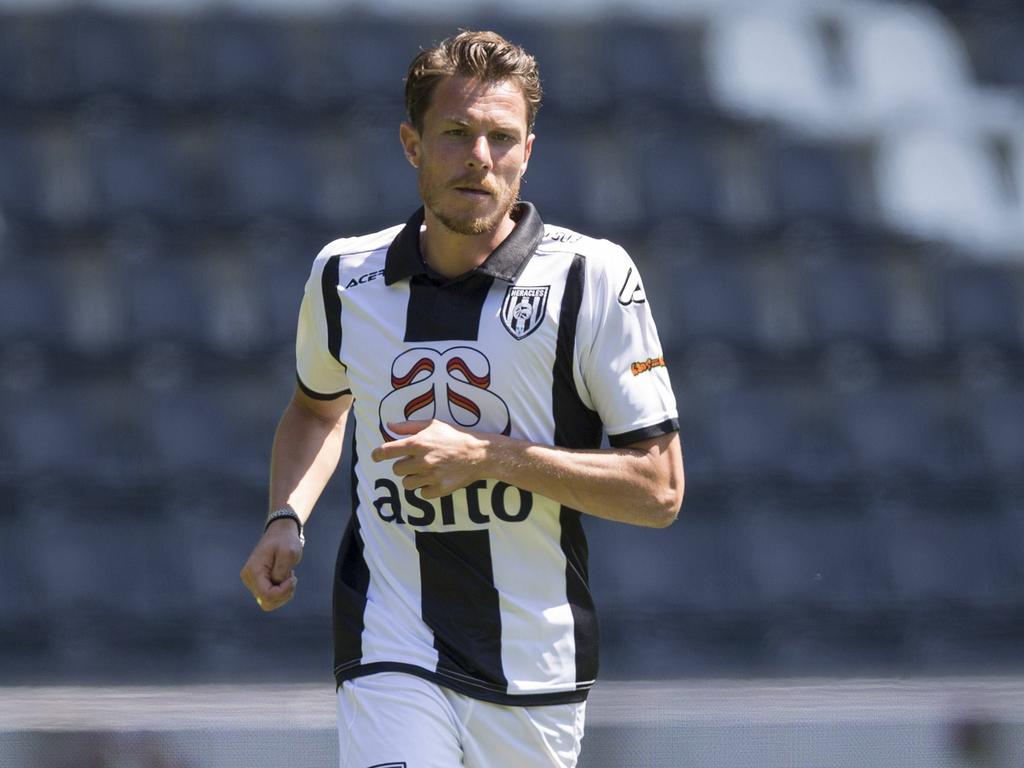 Mark-Jan Fledderus laat zich op de foto zetten tijdens de persdag van Heracles Almelo. (18-07-2016) Mark-Jan Fledderus laat zich op de foto zetten tijdens de persdag van Heracles Almelo. (18-07-2016)