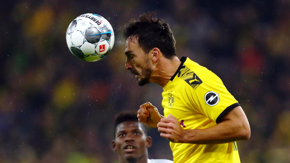 Mats Hummels steht beim Spiel des BVB beim FC Bayern im Fokus Mats Hummels steht beim Spiel des BVB beim FC Bayern im Fokus