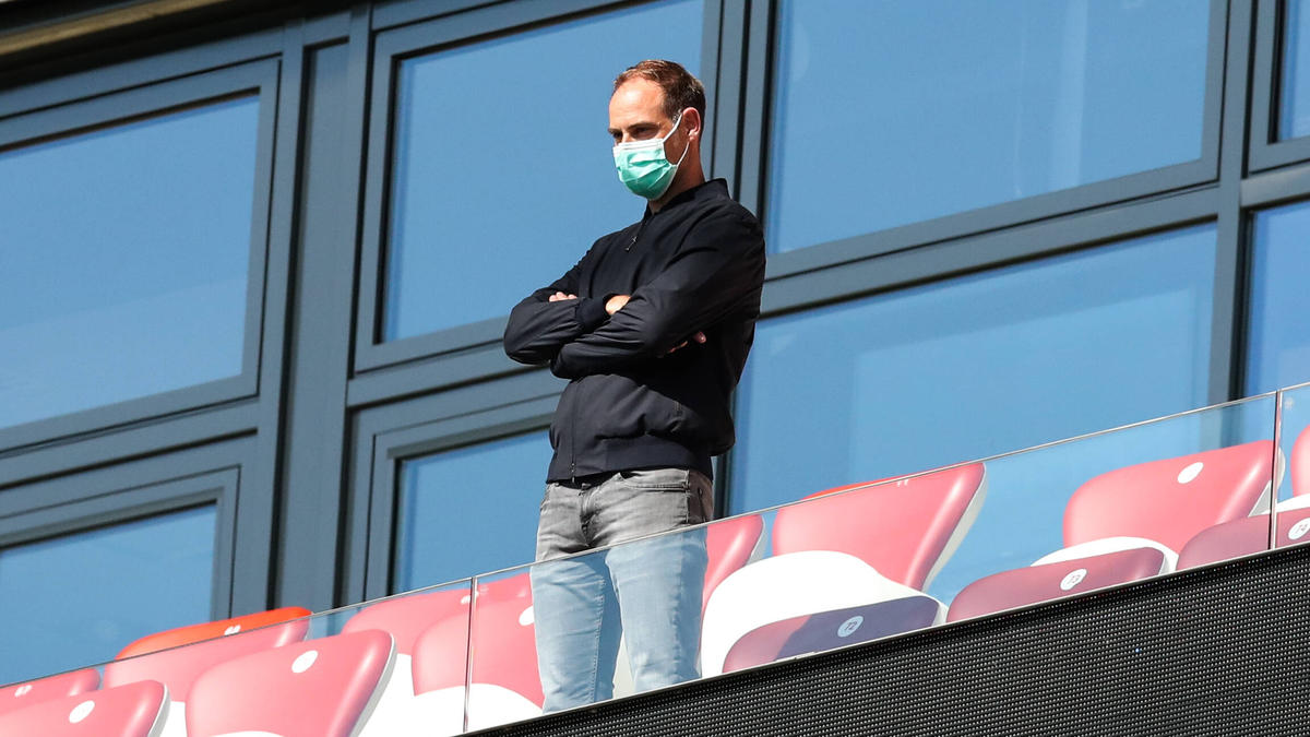 Geschäftsführer Oliver Mintzlaff macht sich langsam Sorgen um das sportliche Ziel von RB Leipzig Geschäftsführer Oliver Mintzlaff macht sich langsam Sorgen um das sportliche Ziel von RB Leipzig