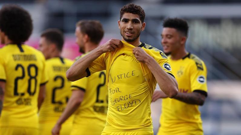 Achraf Hakimi vom BVB schloss sich den Protesten an Achraf Hakimi vom BVB schloss sich den Protesten an