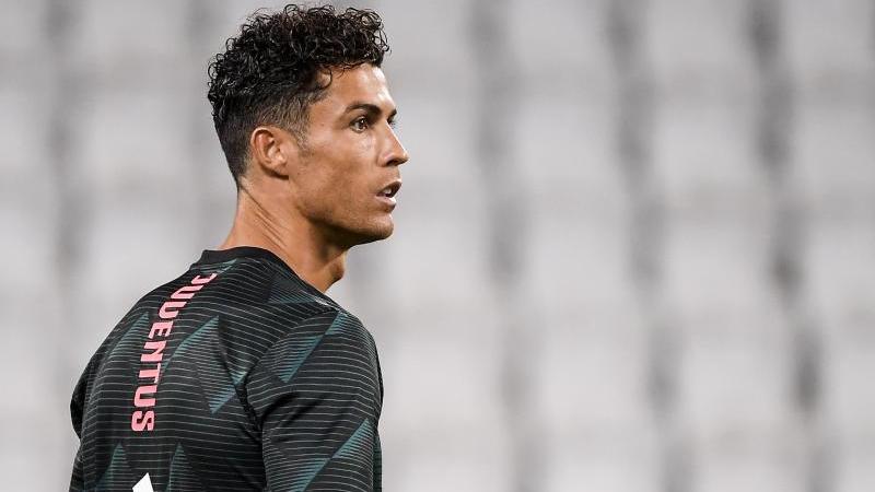 Cristiano Ronaldo muss nach seinem positiven Corona-Test weiter in Quarantäne bleiben Cristiano Ronaldo muss nach seinem positiven Corona-Test weiter in Quarantäne bleiben