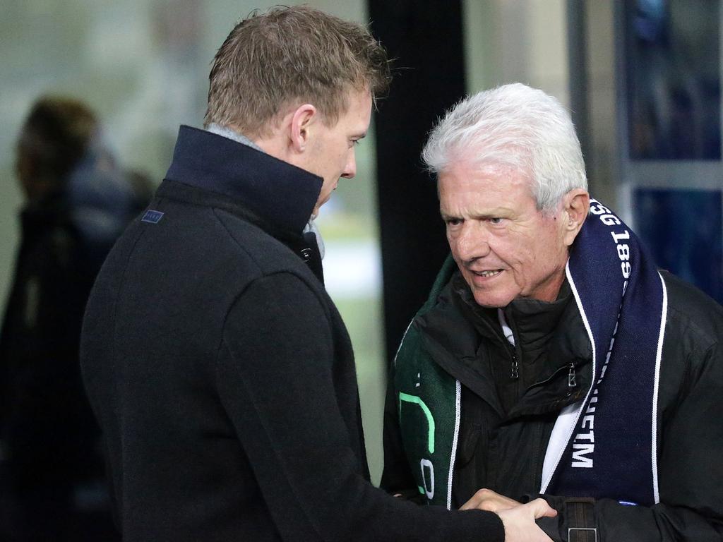 Dietmar Hopp (r) hält große Stücke auf Bundestrainer Julian Nagelsmann. Dietmar Hopp (r) hält große Stücke auf Bundestrainer Julian Nagelsmann.