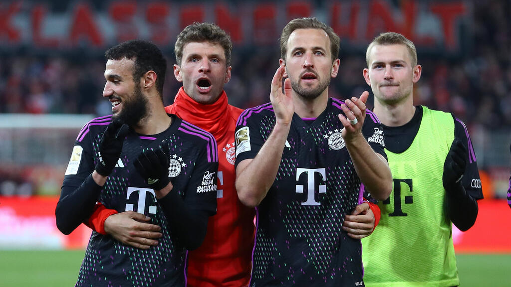 Noussair Mazraoui (l.) und Matthijs de Ligt (r.) werden den FC Bayern voraussichtlich verlassen