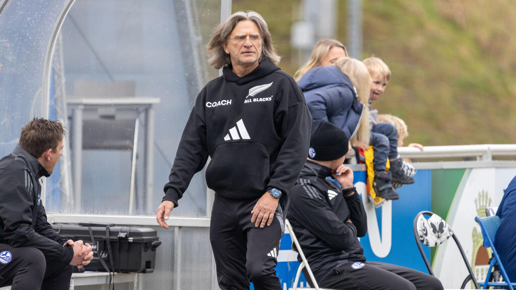 Norbert Elgert coacht die U19 des FC Schalke 04 Norbert Elgert coacht die U19 des FC Schalke 04