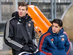 Michiel Kramer (l.) en Anass Achahbar kunnen rustig naar de bekerwedstrijd tegen Roda JC toeleven, want beide spelers staan niet in de basisopstelling. (03-02-2016)