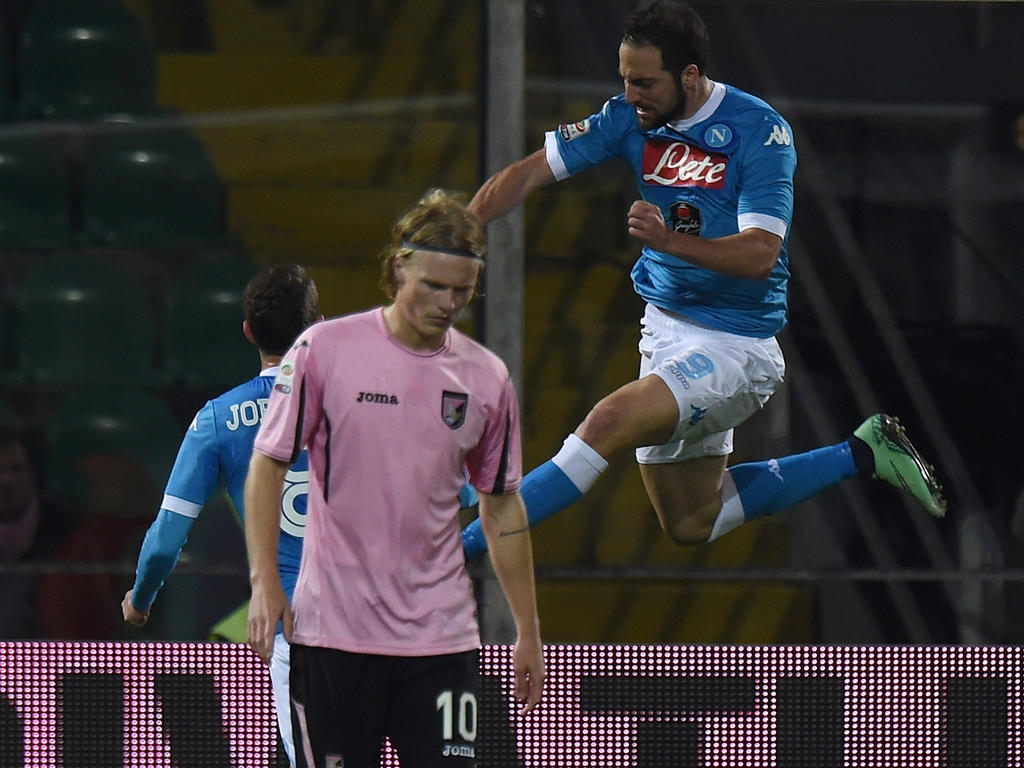 Gonzalo Higuain (r.) traf für Napoli Gonzalo Higuain (r.) traf für Napoli