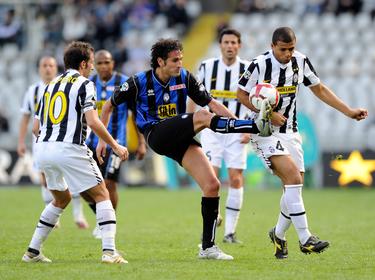 Nicola Amoruso (M.) traf vor fünf Jahren gegen Juventus