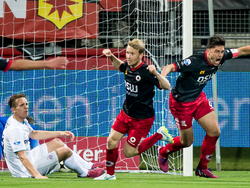 Luuk de Jong (l.) is gefrustreerd nadat Excelsior op voorsprong is gekomen tijdens Excelsior - PSV Eindhoven. (25-04-2015)
