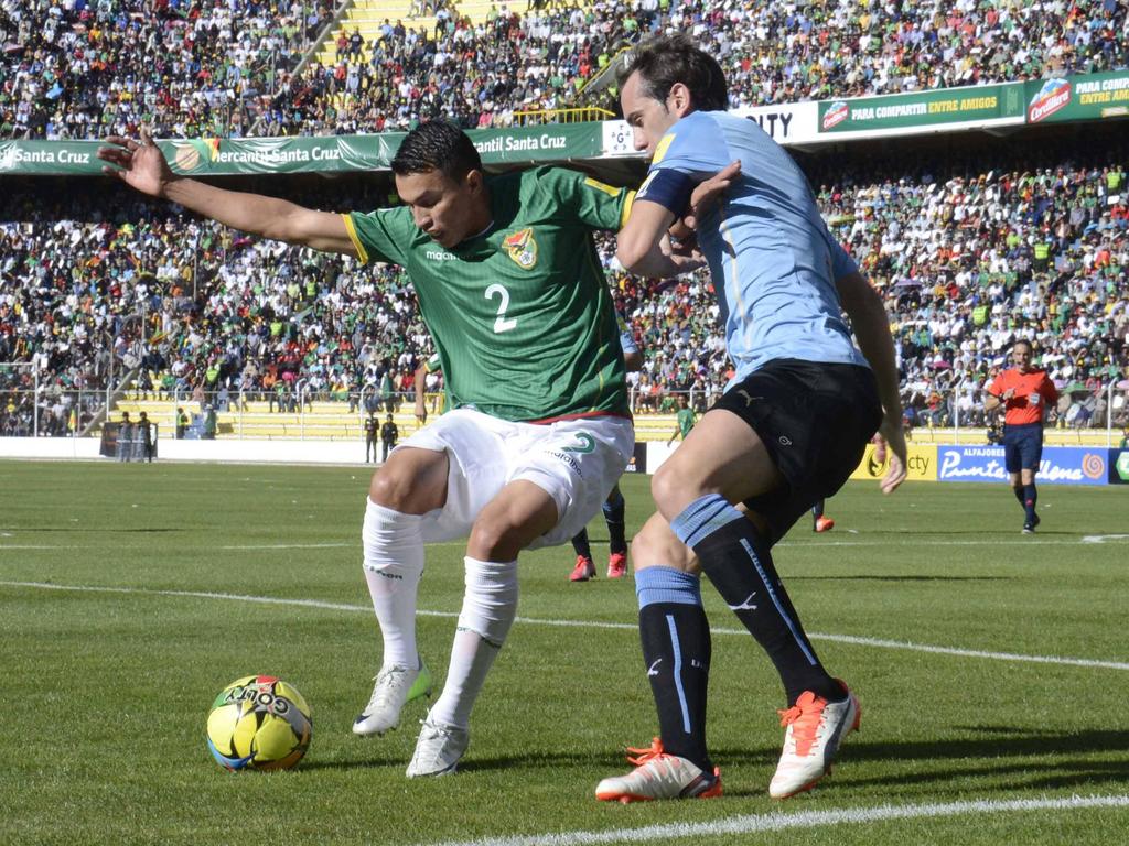 Uruguay aumentó el marcador a los 68, por medio de Godín de golpe de cabeza. (Foto: Imago)