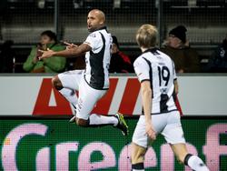 Samuel Armenteros springt een gat in de lucht na zijn fraaie gelijkmaker tegen PSV. (28-10-2017)