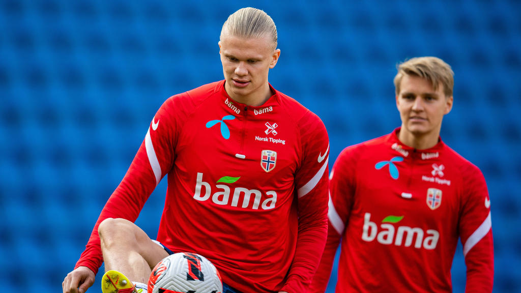 Erling Haaland (l.) und Martin Ödegaard sind die Stars in der norwegischen Nationalmannschaft