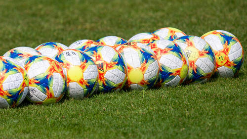 In der 2. Liga der Frauen ruhen die Spielgeräte zunächst