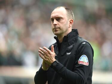 Trainer Ole Werder kassiert mit Werder Bremen eine klare Niederlage im Trainingslager.  