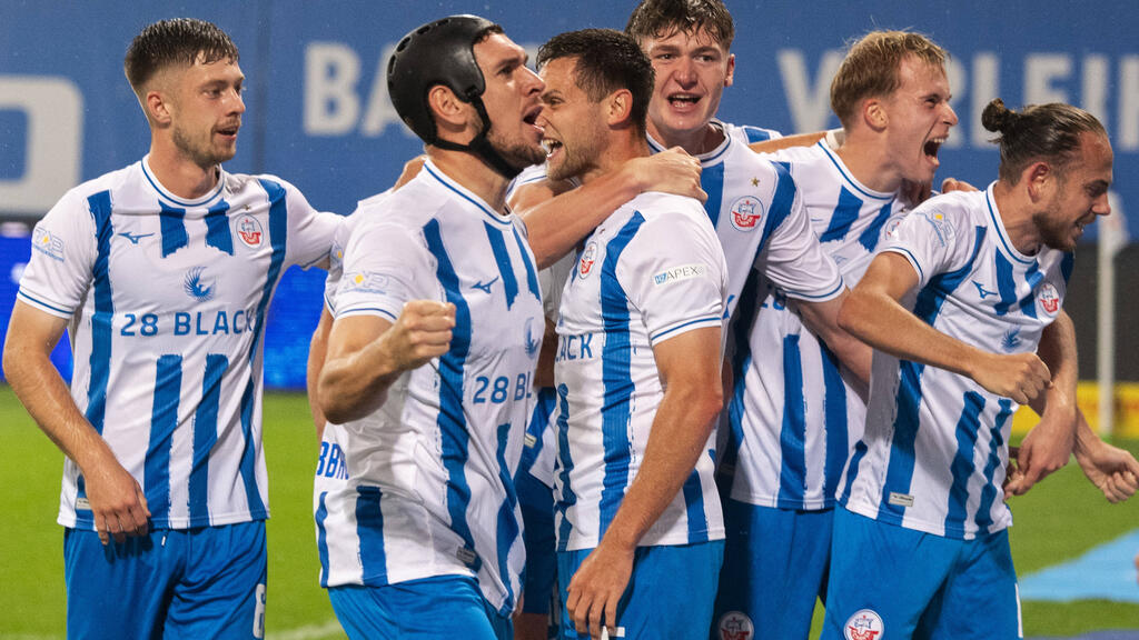 Rostocks Spieler bejubeln das 2:0