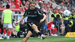 Der Ball soll Florian Wirtz schon bald in der Premier League beim FC Liverpool gehorchen