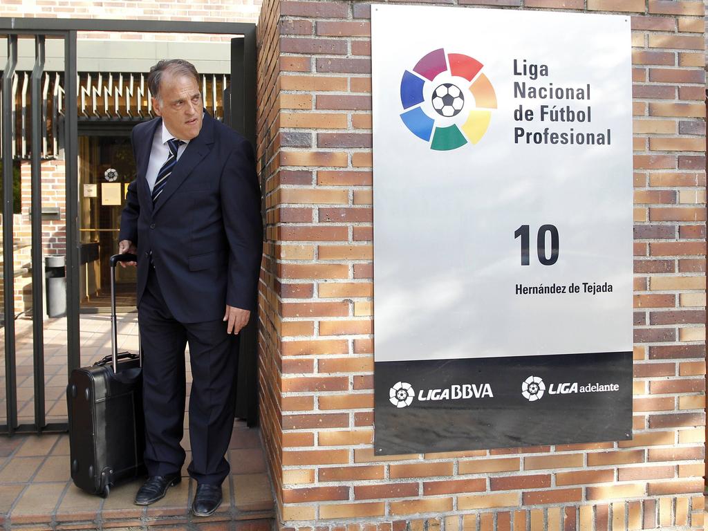 Ligapräsident Javier Tebas vor der Geschäftsstelle des Verbands