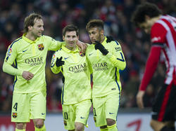 Rakitic, Messi y Neymar celebran un tanto en el partido del 8 de febrero 2015 en San Mamés. (Foto: Getty)