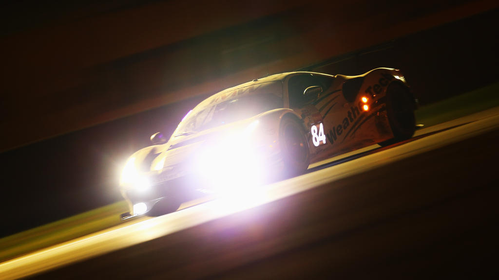 Mehrere LMP1-Teams liefern sich einen spannenden Kampf Mehrere LMP1-Teams liefern sich einen spannenden Kampf