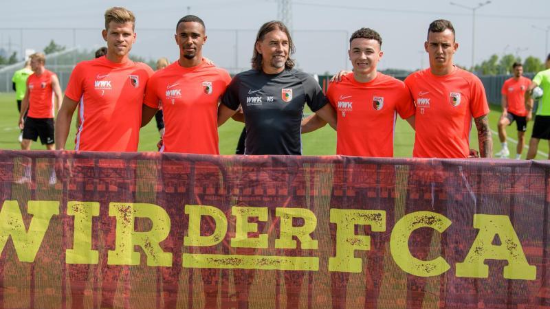 FC-Coach Martin Schmidt (M) mit seinen Neuzugängen FC-Coach Martin Schmidt (M) mit seinen Neuzugängen