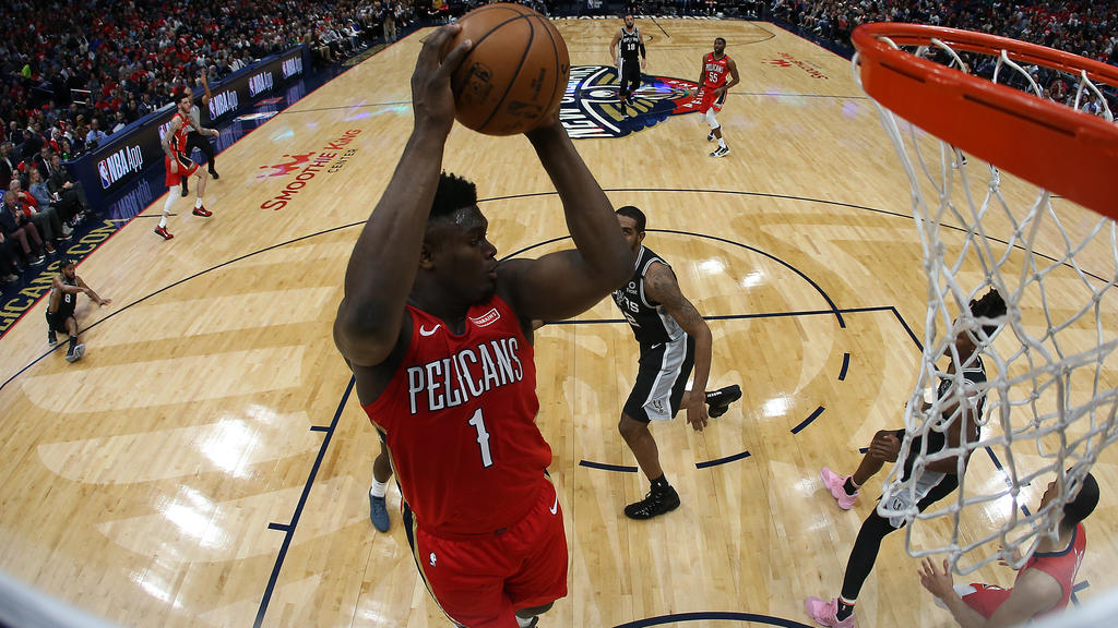 Zion Williamson sorgte bei seinem NBA-Debüt für die erhofften Schlagzeilen Zion Williamson sorgte bei seinem NBA-Debüt für die erhofften Schlagzeilen
