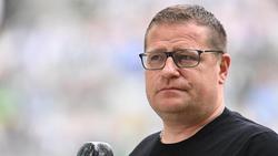 Kritischer Blick von Gladbachs Sportdirektor Max Eberl