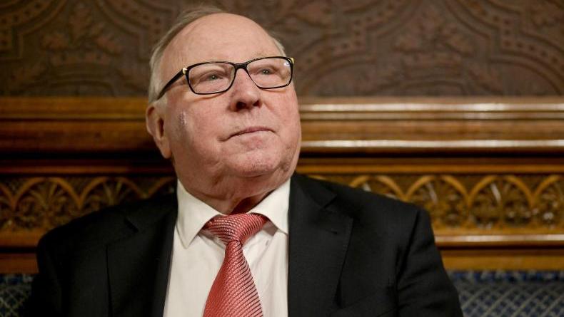 Konnte das Krankenhaus wieder verlassen: HSV-Idol Uwe Seeler Konnte das Krankenhaus wieder verlassen: HSV-Idol Uwe Seeler
