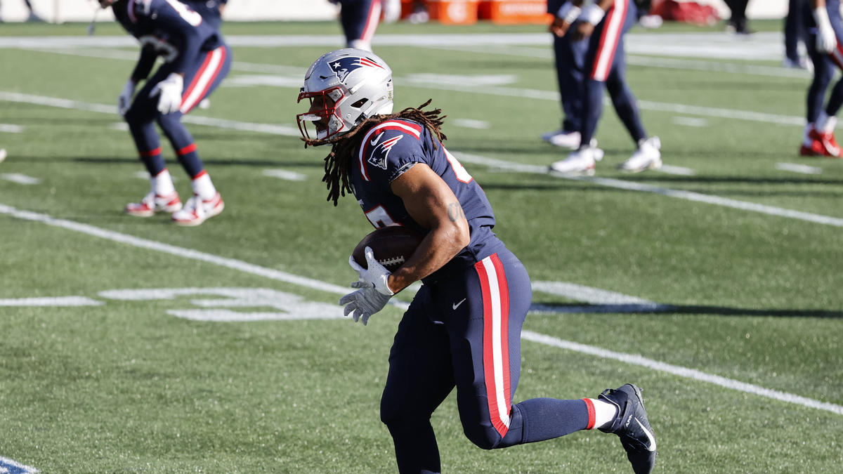 Der Stuttgarter Jakob Johnson absolvierte seine zweite Saison in der NFL Der Stuttgarter Jakob Johnson absolvierte seine zweite Saison in der NFL