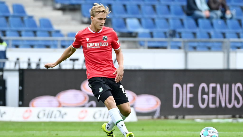 Timo Hübers soll das Interesse des HSV, 1. FC Köln und von Werder Bremeng geweckt haben