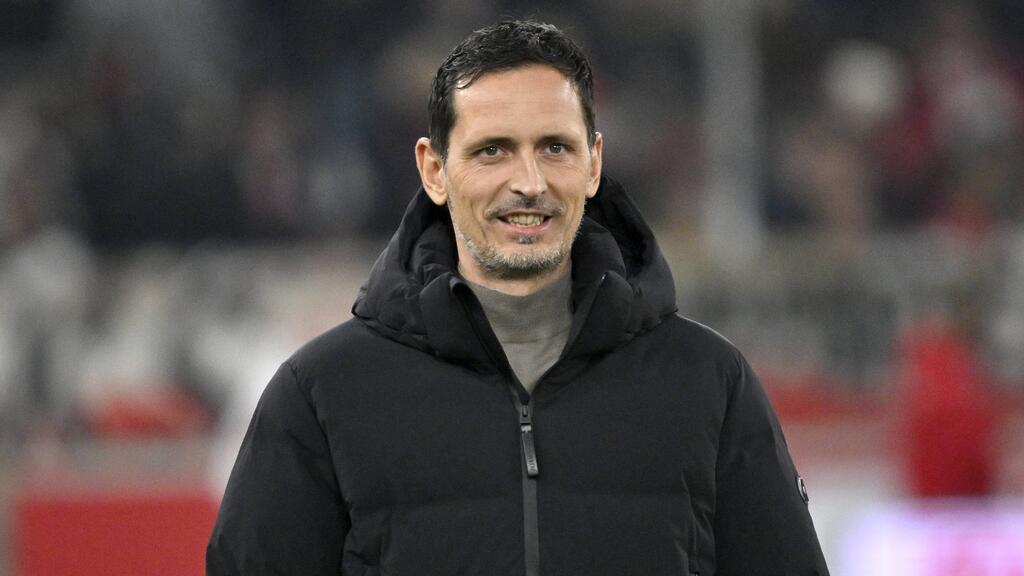 Dino Toppmöller hat seinen Vertrag bei Eintracht Frankfurt verlängert Dino Toppmöller hat seinen Vertrag bei Eintracht Frankfurt verlängert