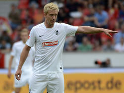 Bereits am ersten Spieltag der Saison 2013/2014 absolviert Mike Hanke sein erstes Ligaspiel für den SC Freiburg. Der Neuzugang kann allerdings eine Niederlage gegen die Werkself nicht verhindern (10.08.2013)