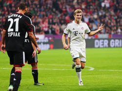 Toni Kroos jubelt gegen Bayer Leverkusen