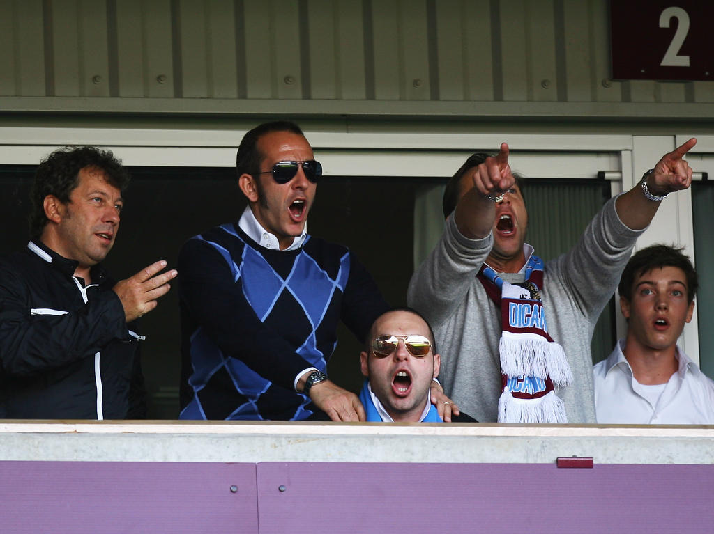 Paolo Di Canio (Zweiter von links) mit Freunden in seiner West-Ham-Loge.