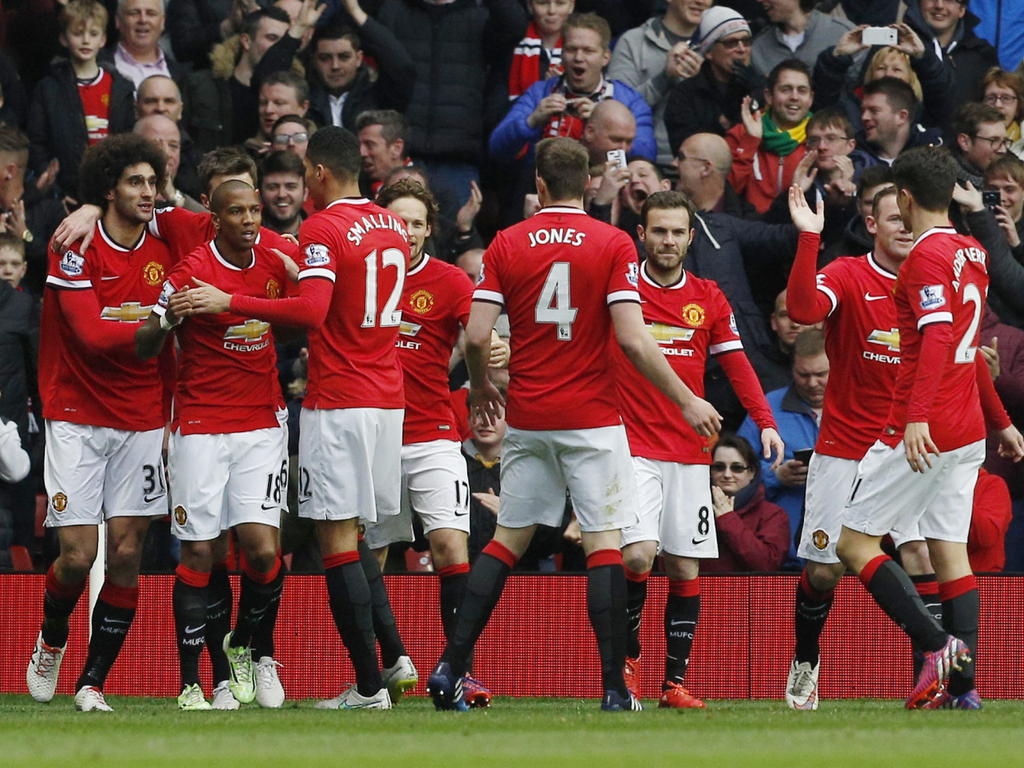 De spelers van Manchester United vieren een doelpunt tijdens het competitieduel met Tottenham Hotspur. (15-03-2015).