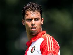 Mitchell te Vrede staat in de spits bij Feyenoord tijdens de oefenwedstrijd van de club tegen de eigen amateurtak. (04-07-2015)