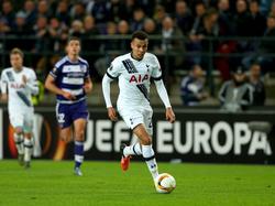 Dele Alli heeft balbezit tijdens het Europa League-duel RSC Anderlecht - Tottenham Hotspur. (22-10-2015)