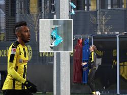 Thomas Tuchel (r.) warf Aubas Schuhe an den Haken eines Pfeilers