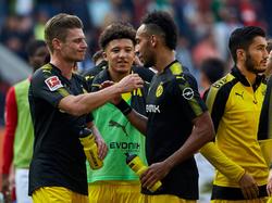 Borussia Dortmund feiert Zittersieg in Augsburg