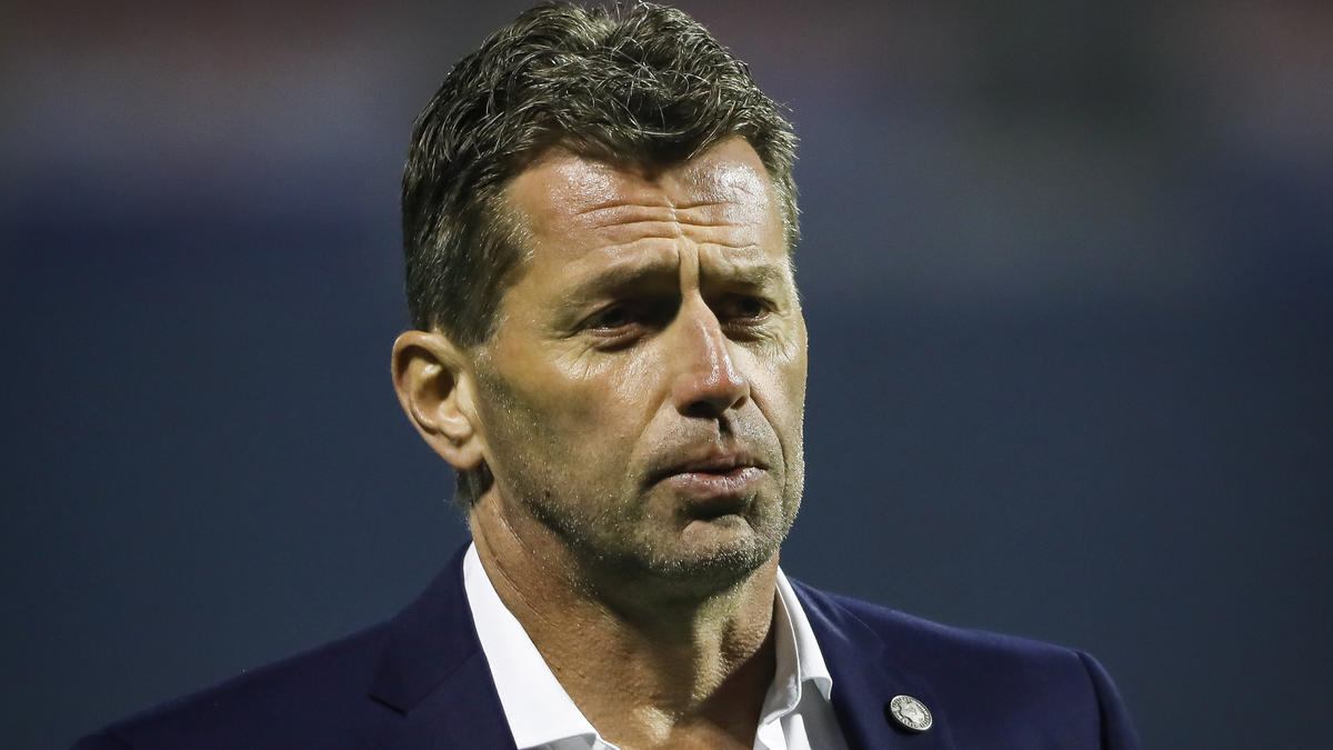Der neue U19-Trainer des BVB, Michael Skibbe, musste die zweite Saisonpleite einstecken Der neue U19-Trainer des BVB, Michael Skibbe, musste die zweite Saisonpleite einstecken