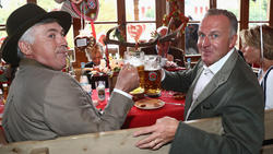 Carlo Ancelotti (l.) trainierte den FC Bayern von Juli 2016 bis September 2017