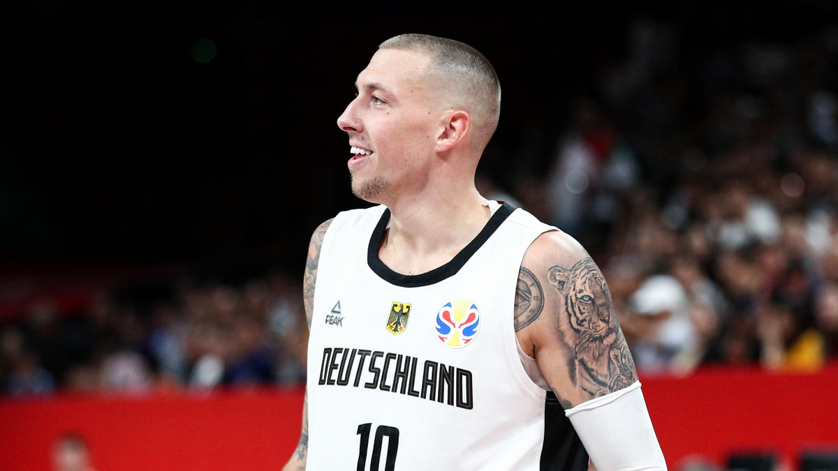 Daniel Theis ist weiter oben auf Daniel Theis ist weiter oben auf