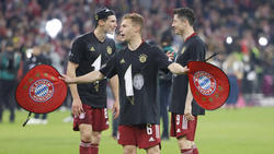 Der FC Bayern feiert den zehnten Titel in Serie: Kimmich feiert ausgelassen