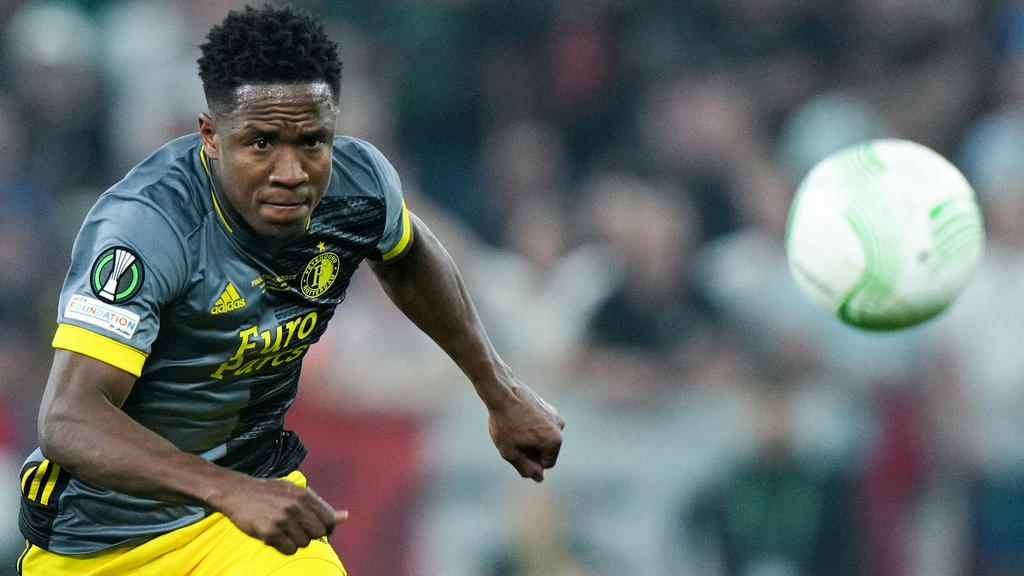 Big-spenders Leeds add Sinisterra