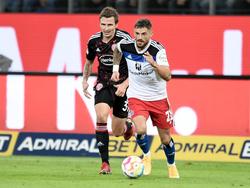 HSV-Spieler Tim Leibold (r.) fällt verletzungsbedingt aus. Grund ist ein Muskelfaserriss im Oberschenkel.