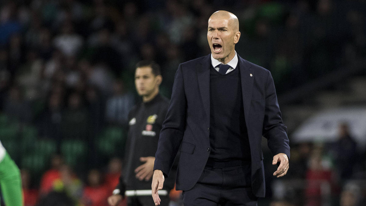 Zinédine Zidane hält angeblich wenig von einer Rückkehr von BVB-Youngster Achraf Hakimi Zinédine Zidane hält angeblich wenig von einer Rückkehr von BVB-Youngster Achraf Hakimi