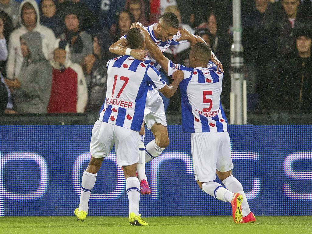 sc Heerenveen viert de 0-1 van Hakim Ziyech (m.) tijdens Feyenoord - sc Heerenveen. (15-8-2014) sc Heerenveen viert de 0-1 van Hakim Ziyech (m.) tijdens Feyenoord - sc Heerenveen. (15-8-2014)